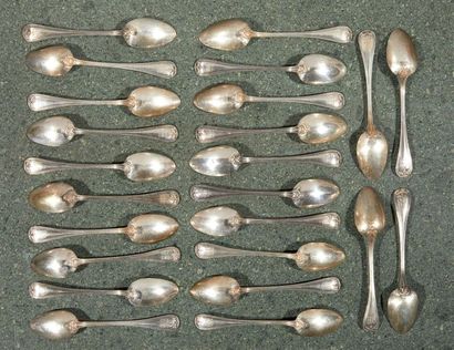 Ménagère de couverts en argent à filets et...