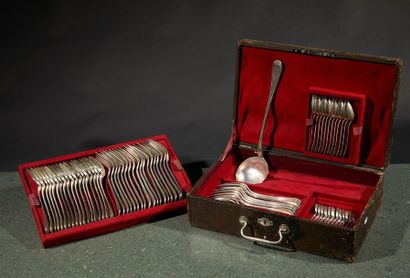 Ménagère de couverts en argent à filets et...