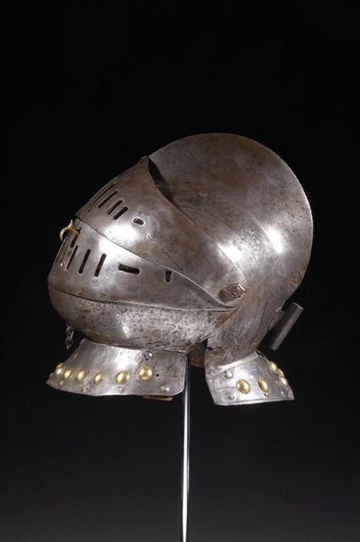 Armet de joute à timbre forgé à haute crête,...