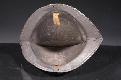Morion noir et blanc à haute crête forgé...