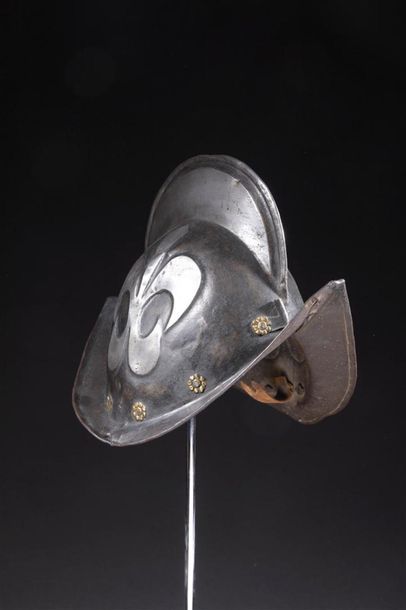 Morion noir et blanc à haute crête forgé...