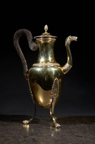 Grande cafetière balustre tripode en vermeil...