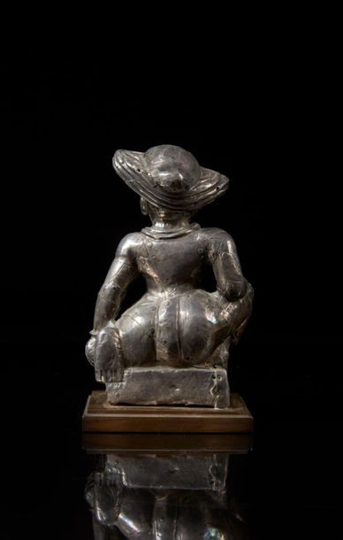 INDE - XVIIIe/XIXe siècle
Statuette en argent,...