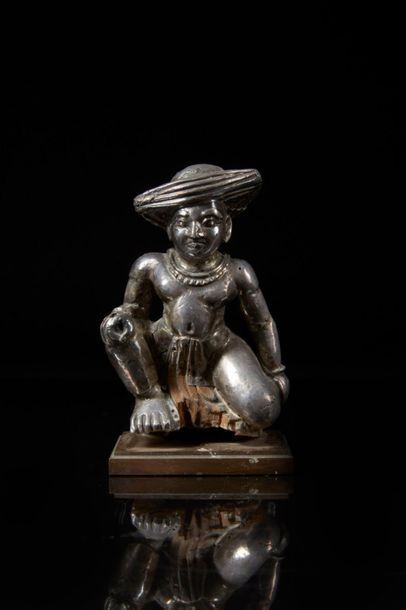 INDE - XVIIIe/XIXe siècle
Statuette en argent,...