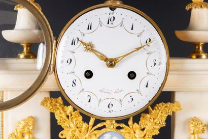 Pendule portique en marbre blanc, marbre...