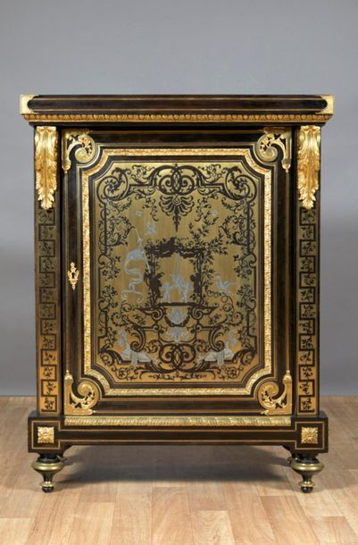 Meuble d'appui en ébène, bois noirci et marqueterie...