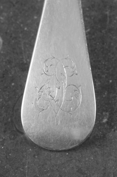Ensemble de six couverts en argent uni, chiffrés....