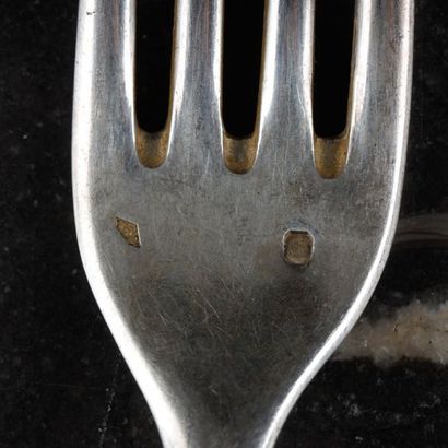 Ensemble de six couverts en argent uni, chiffrés....