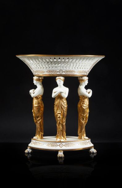 PARIS - DAGOTY. Grande coupe navette ajourée...