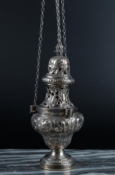 Encensoir de forme balustre en argent ajouré,...