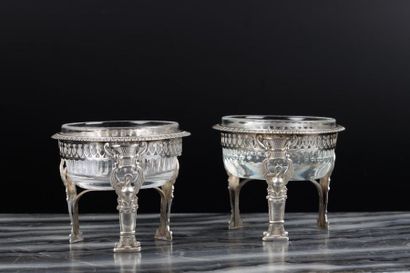 Paire de salières tripodes en argent ajouré...