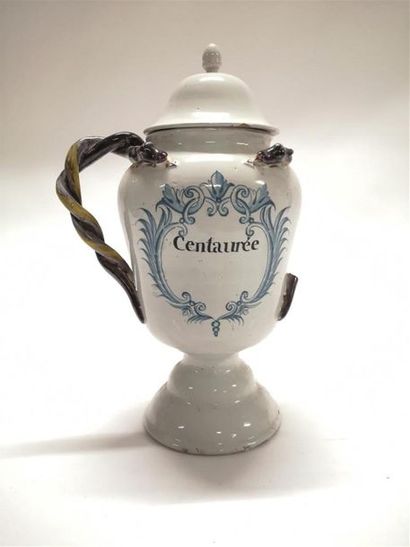 MIDI. Paire de vases couverts de forme balustre...