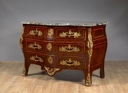 Commode en palissandre et bois de rose de...