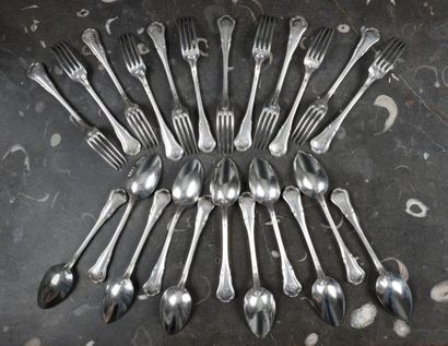 Série de 12 fourchettes et 11 cuillers à...