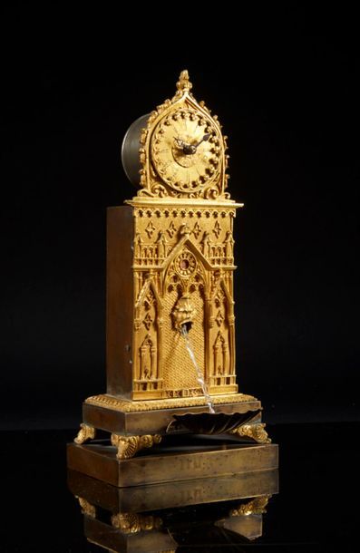 Pendule à la cathédrale en bronze patiné...