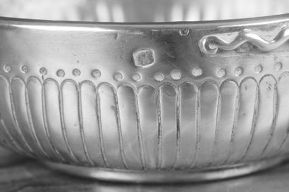 Grande tasse à vin en argent à côtes, anses...