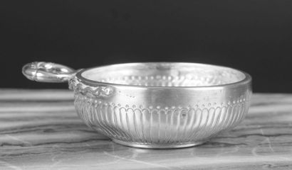 Grande tasse à vin en argent à côtes, anses...