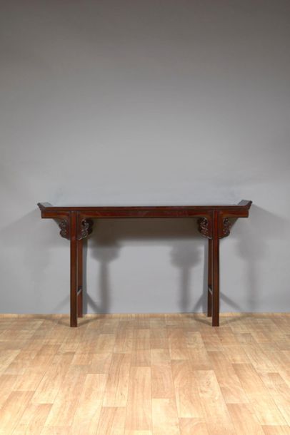 CHINE - XIXe siècle
Table en bois naturel...