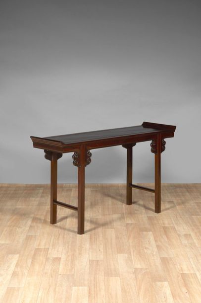 CHINE - XIXe siècle
Table en bois naturel...