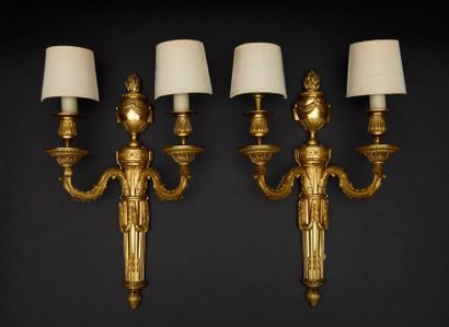 Paire de bras de lumière en bronze doré à...