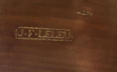 Secrétaire à cylindre en acajou mouluré (toutes...