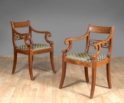Suite de douze chaises et deux fauteuils...