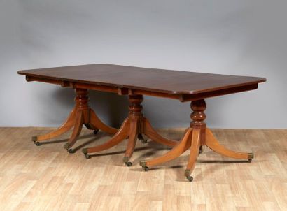 Table de salle à manger en acajou, le plateau...