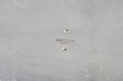 Plat ovale en argent à filets à contours....