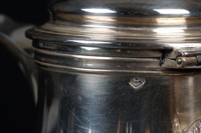 Petite verseuse balustre sur talon en argent...