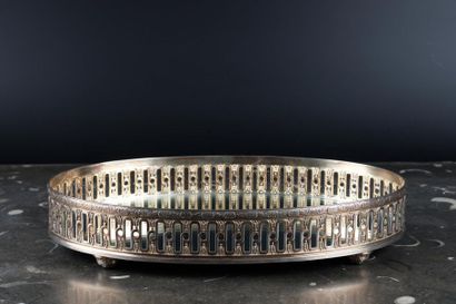 Surtout de table ovale en argent à galerie...