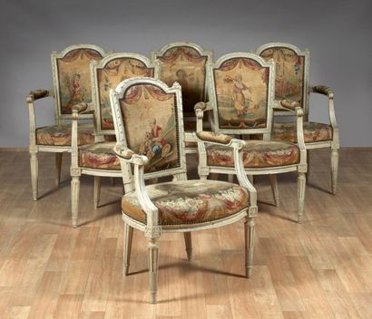 Suite de six fauteuils en hêtre mouluré et...