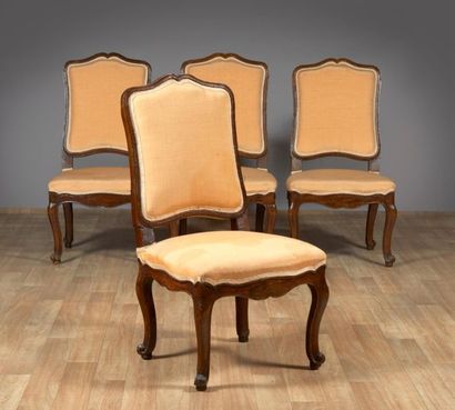 Suite de quatre chaises en bois teinté à...