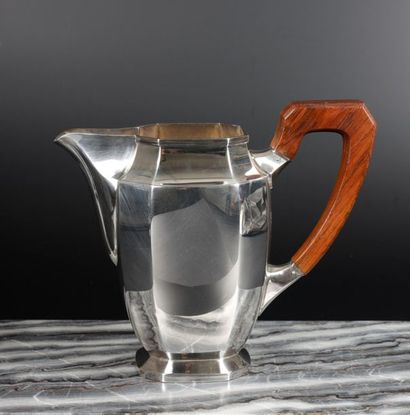 Pot à eau en argent à pans, le manche en...