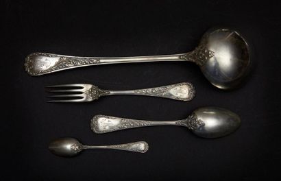 Ménagère en argent, modèle richement orné...