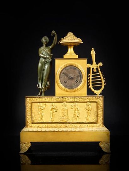 Pendule en bronze doré et patiné, décor d'une...