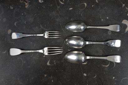 Ensemble de trois cuillers et deux fourchettes...