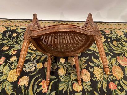 Petit fauteuil de bureau en bois naturel...