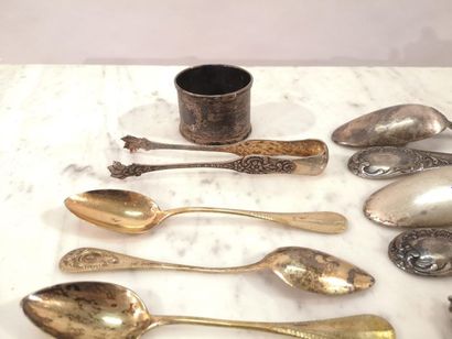 Ensemble en argent: 
. 2 couverts modèle...