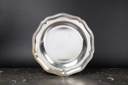 Grand plat rond demi-creux à contours en...