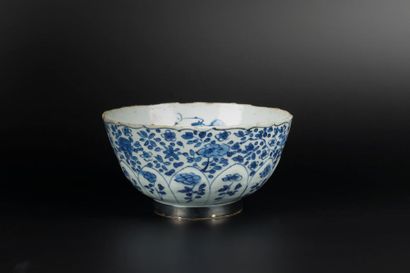 CHINE - XVIIIe siècle
Bol polylobé en porcelaine...