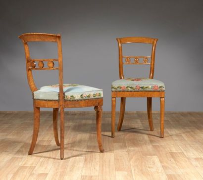 Paire de chaises en loupe de frêne, à dossier...