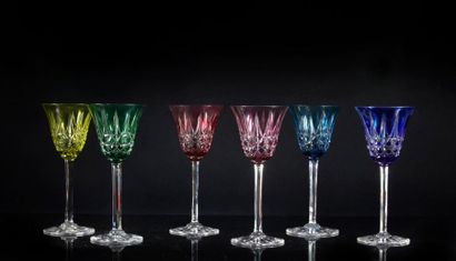 ST LOUIS
Série de 6 verres à pied en cristal...
