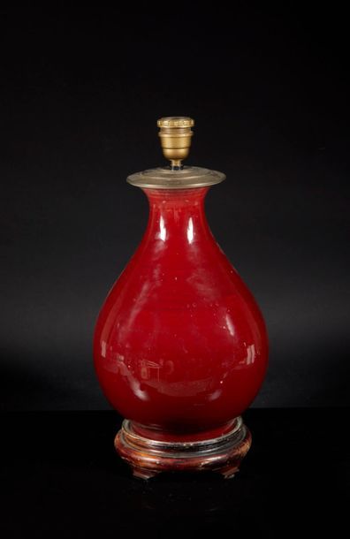 CHINE - XIXe siècle
Vase piriforme en porcelaine...