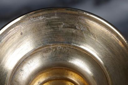 Paire de flûtes en argent guilloché et gravé...