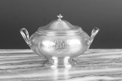 Paire de flûtes en argent guilloché et gravé...