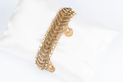 Bracelet articulé en or filigrané retenant...