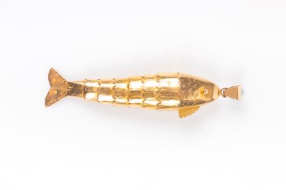 Pendentif en or en forme de poisson articulé....