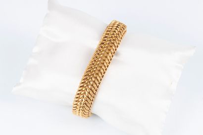 Bracelet en or maille américains ciselée....