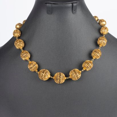 Important collier de boules d'or filigrané...