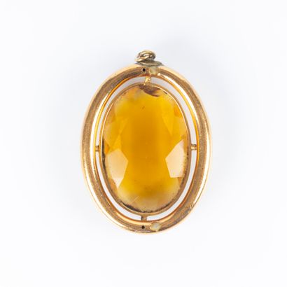 Pendentif en or et métal ornée en sertie...